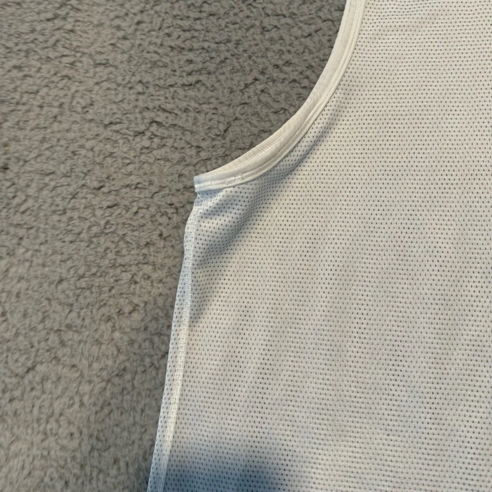Lululemon Race Tank crop size 8 Color White